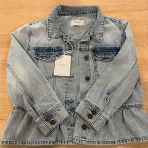 NWT KanCan Marilou Peplum light wash denim Jean Jacket. Size XL